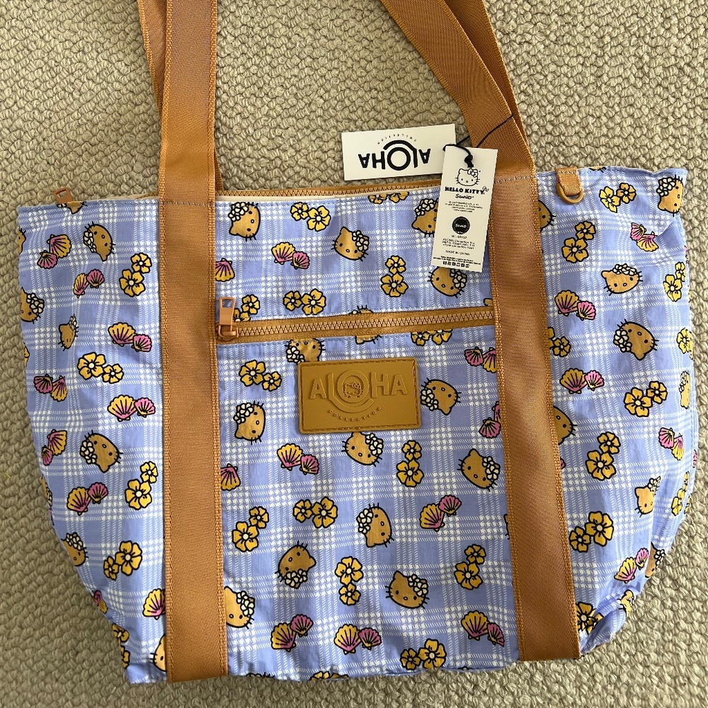 ALOHA Collection Big Show Exclusive Hello Kitty Palaka Nylon Zipper Tote